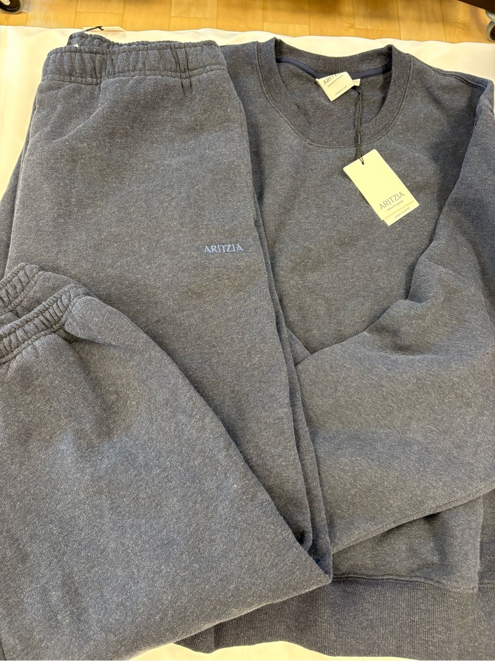 NWT aritzia sweatfleece set